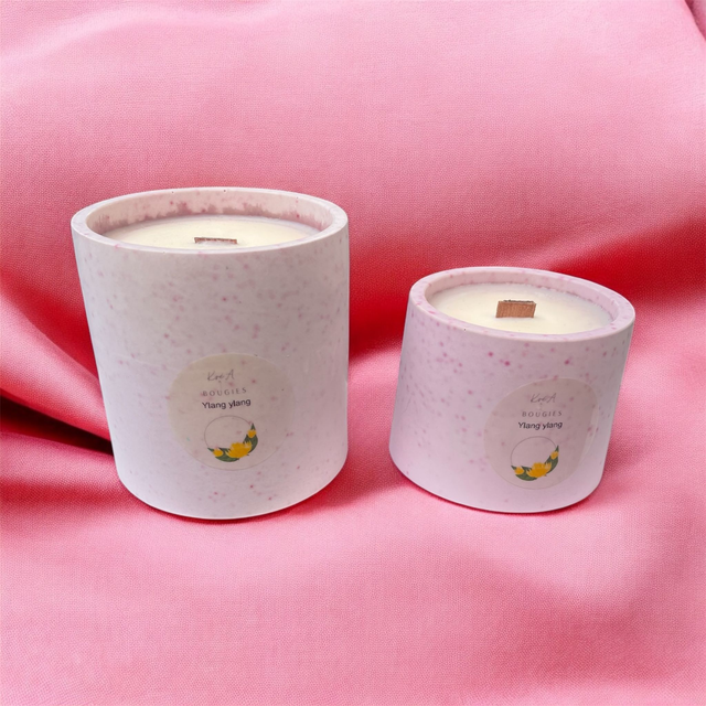 Bougie artisanale parfumée &quot; Ylang Ylang&quot; / contenant en jesmonite 