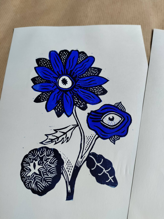 linogravure "fleur de souci" en couleur format 15 X 19.5cm bleu