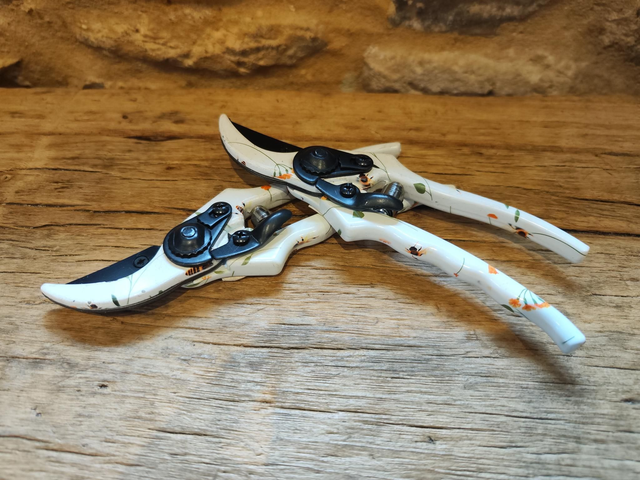 Bee Secateurs 