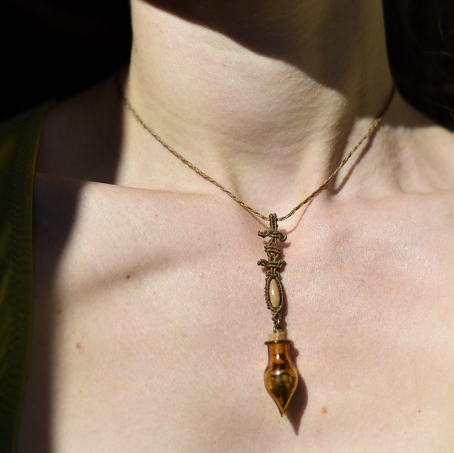 talisman totem cacao fiole ambrée