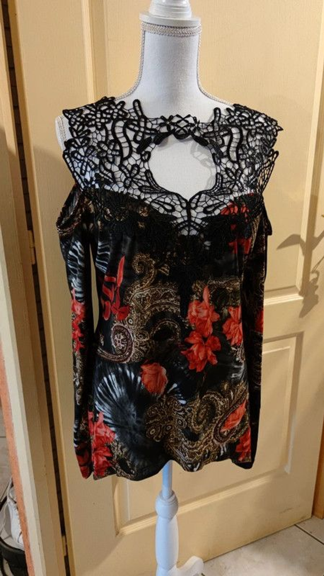 Tee-shirt épaules dénudées 46/48 (différents coloris) BONPRIX