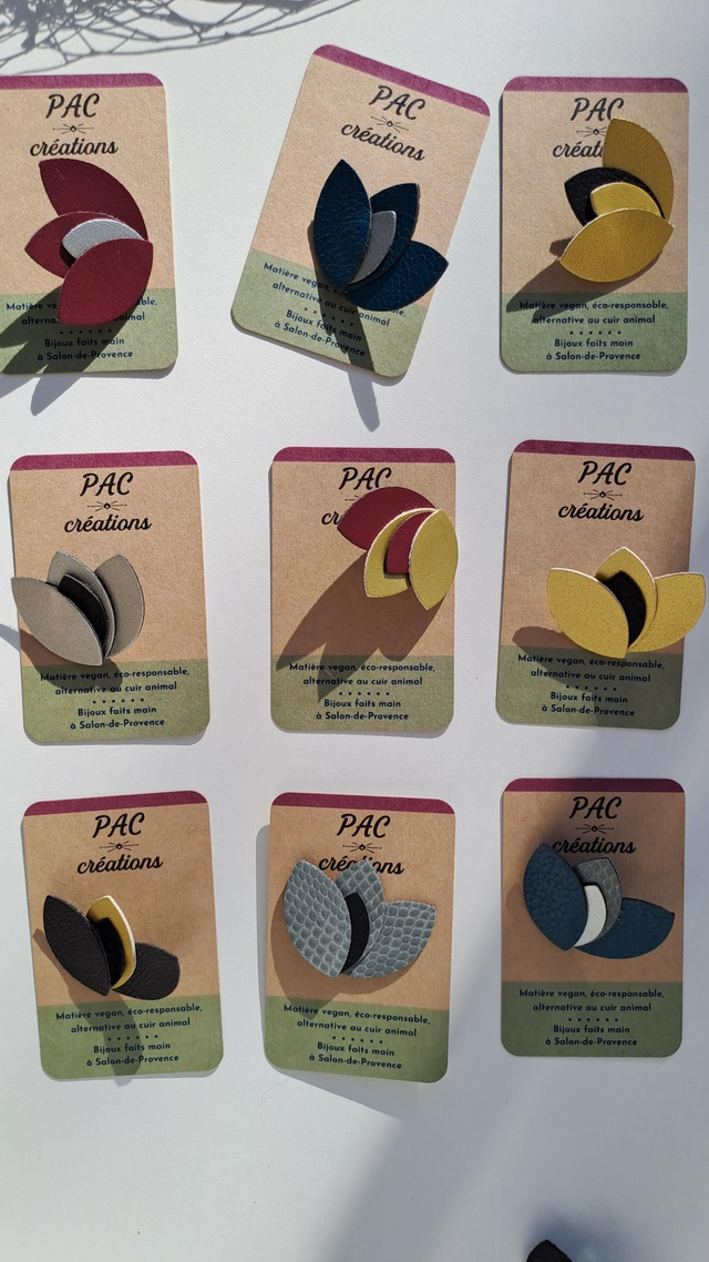 Pin's Lotus au choix en matière végétale 