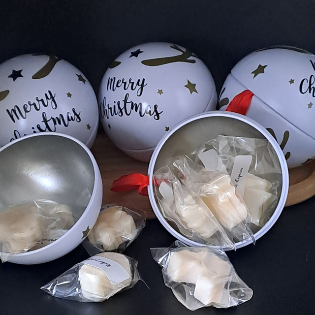 Boule de Noël &amp; ses 10 fondants parfumés (modéle 1)