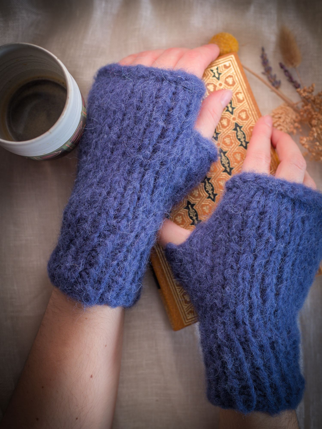 Mitaines en laine d&#039;alpaga et soie bleu marine