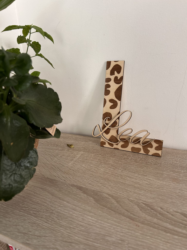 ✨ Pancarte prénom en bois – Initiale & prénom motif léopard