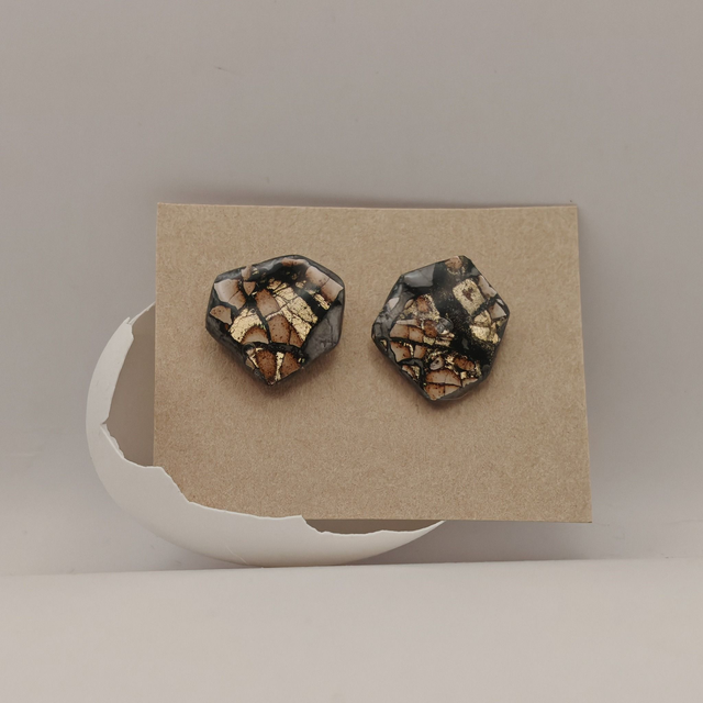 Boucles d'oreilles irrégulières multicouche avec feuilles dorées