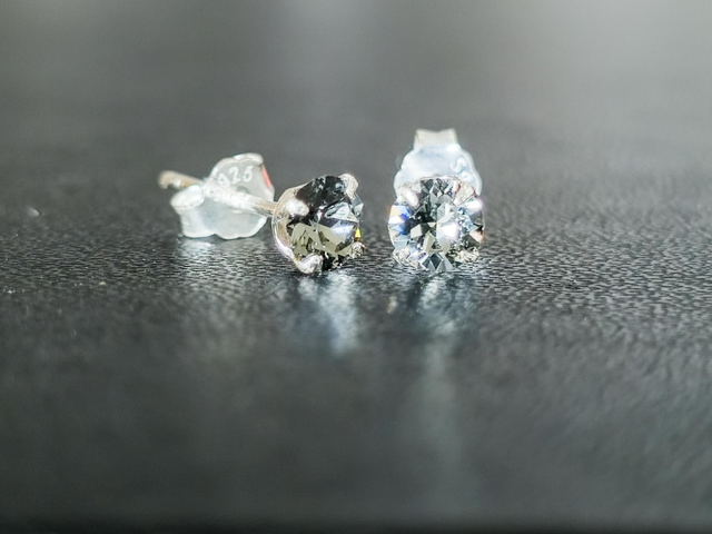 Boucles d&#039;oreilles, cristal 4mm Dark Grey
