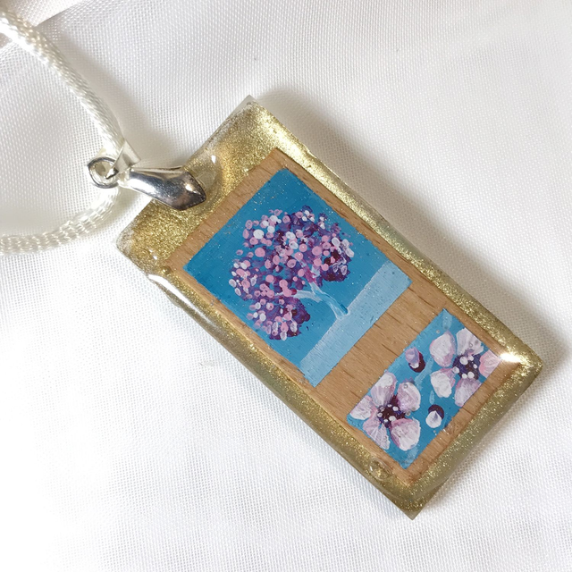 Collana "Albero di ciliegio" sfondo oro