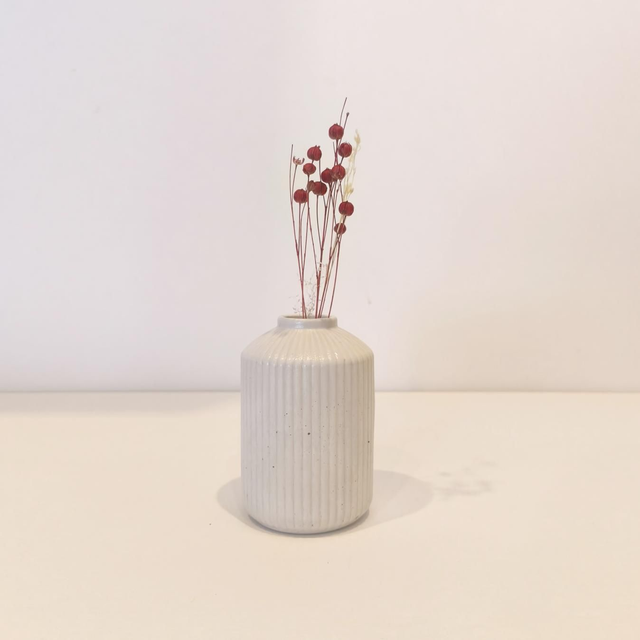 "Lunée", Vase artisanal en gypse avec fleurs séchées - Déco douce et raffinée