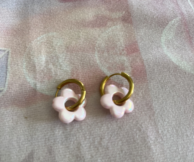 Boucles d'oreilles dorées petites fleurs