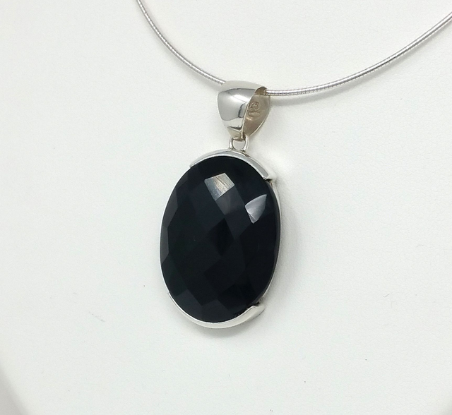 PENDENTIF OVALE FACETTE EN ONYX CERLE D&#039;ARGENT MASSIF VENDU SANS CHAINE - 9925