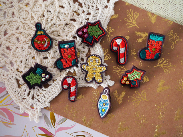 Pins Spécial Noël (Pins brodés main et machine)