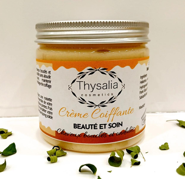 Cheveux bouclés et ondulés (crème coiffante)