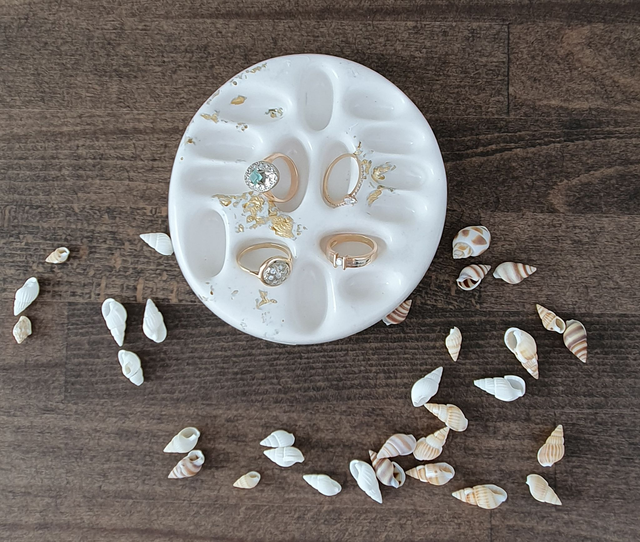 Gyűrűtartó - arany díszítéssel