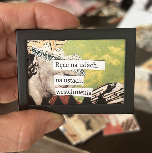 Miniaturka w ramce nr 89 - ręce na udach, na ustach westchnienia 