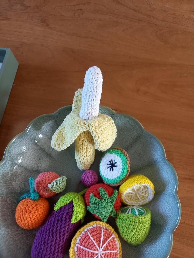 Dinette de légumes et de fruits au crochet