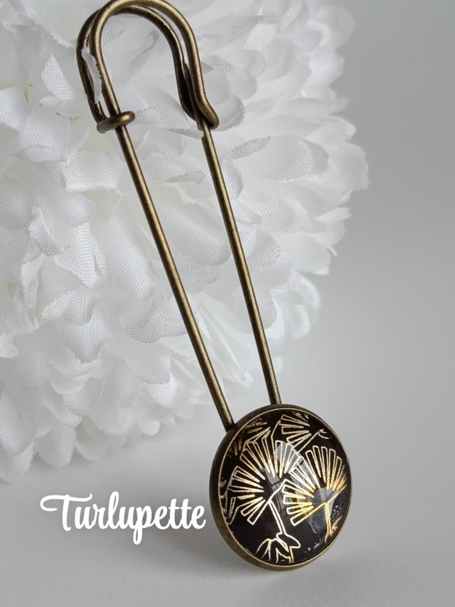 Broche (Papier Kuro)