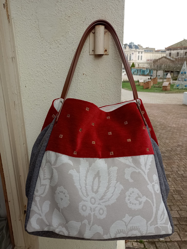 Grand sac cabas cube tissus tapissiers rouge, gris et beige
