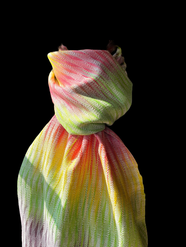 Curves : 100% soie, tisser à la main / 100% silk, handwoven scarf