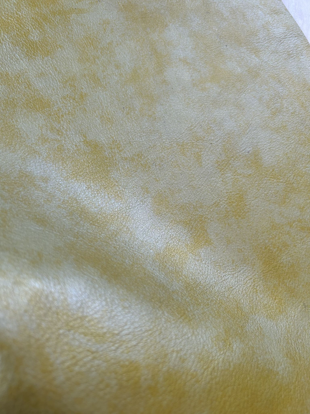 Chute de cuir vert olive finition métallisé