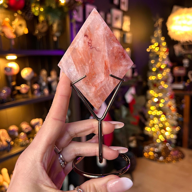 Fire Quartz Diamond on Stand R62H1