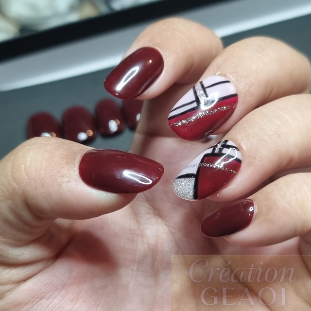 Burberry bordeaux little oval S