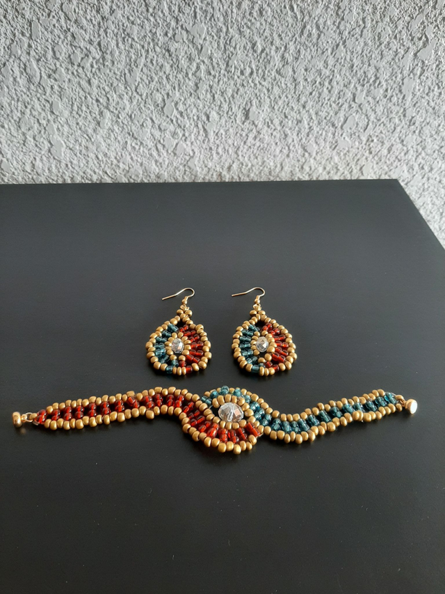 Parure bracelet - boucles d&#039;oreilles  doré inoxydable  tissée en perle rocaille -cristal , fermoir magnétique cadeau pour elle 		