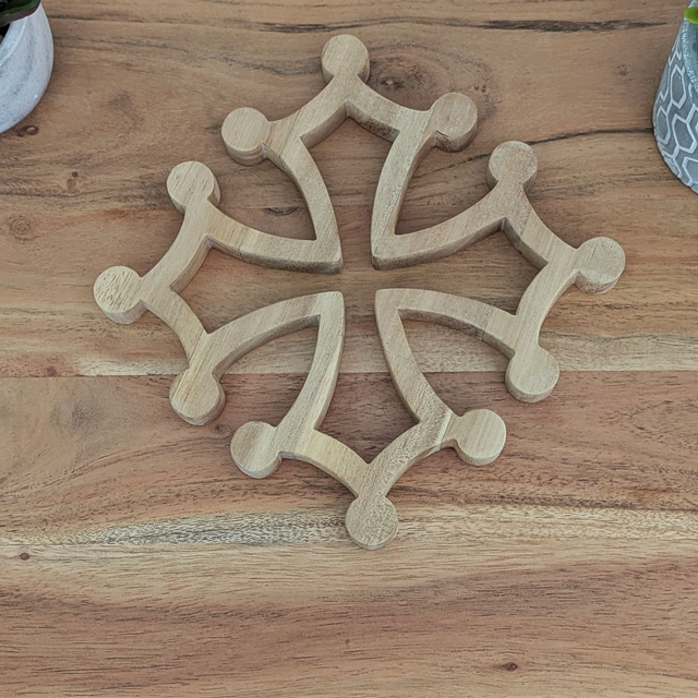 Croix occitane en acacia