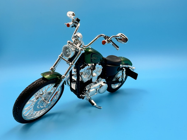 Harley Davidson XL 1200V Seventy-Two år 2013 - Skala 1:12