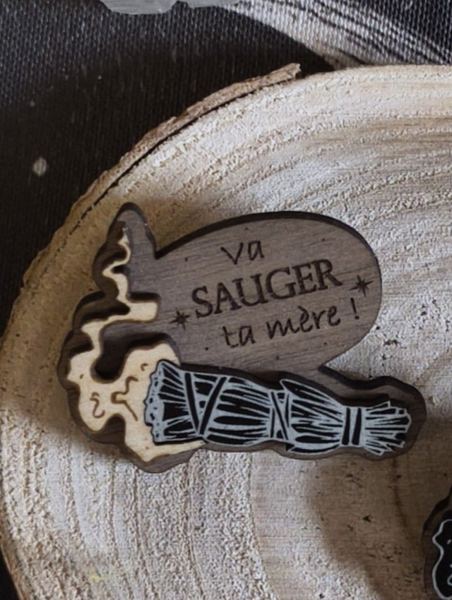Pin's "Va Sauger ta mère" en noyer