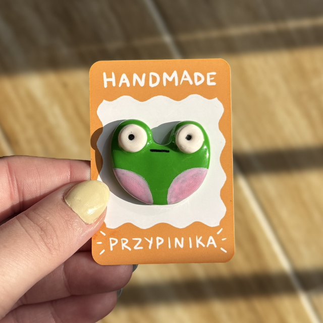 Żabka 🐸 - przypinka