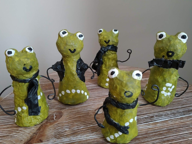 MINI GRENOUILLE , en papier mâché, décoration unique et originale
