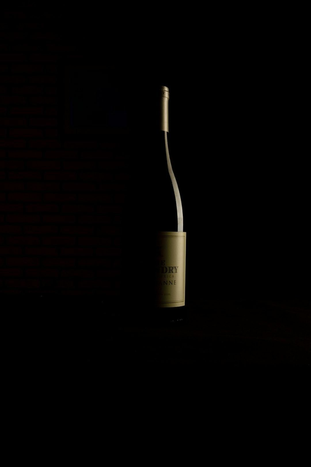 4. Iso Viinipullo 0,75L