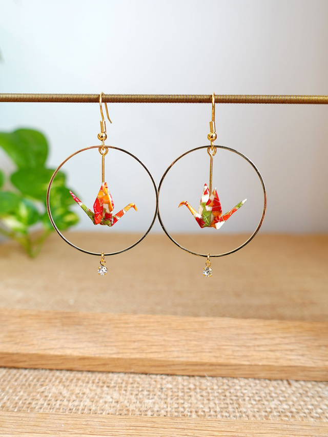 Oiseaux, Grue en Origami / Crochets plaqué or 14K / Papier japonais washi / Orange, Or / Créole, Anneaux /  Boucles d&#039;oreilles / Bijou origami /