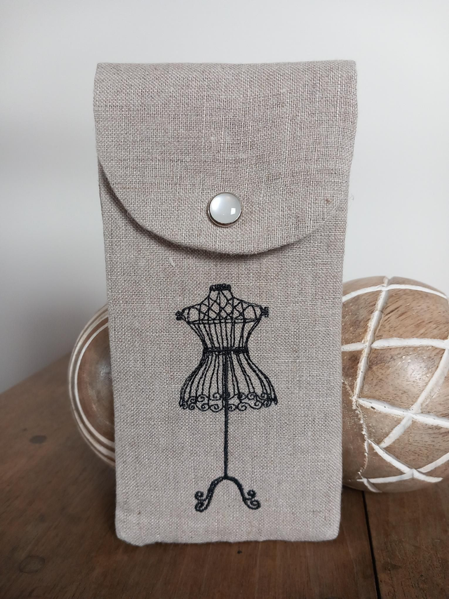 Étui à lunettes ou pochette téléphone lin brodé "Mannequin"