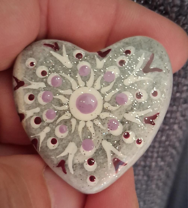 Galet coeur mandala 