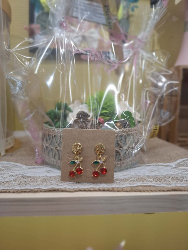 boucles d&#039;oreilles cerise