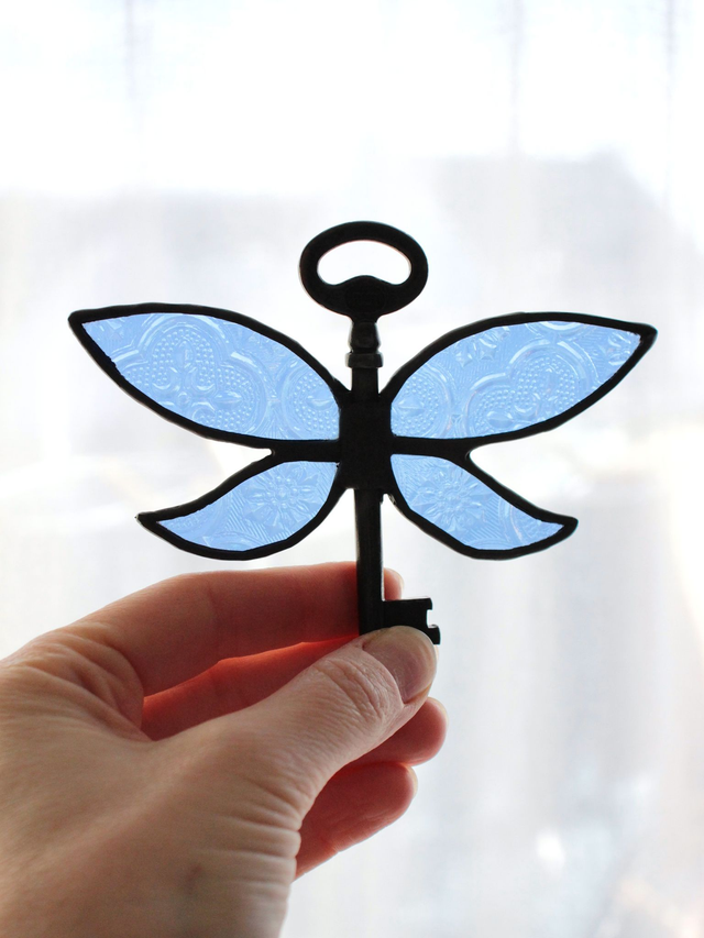 🗝️ Clé volante féerique "Mélusine" en vitrail