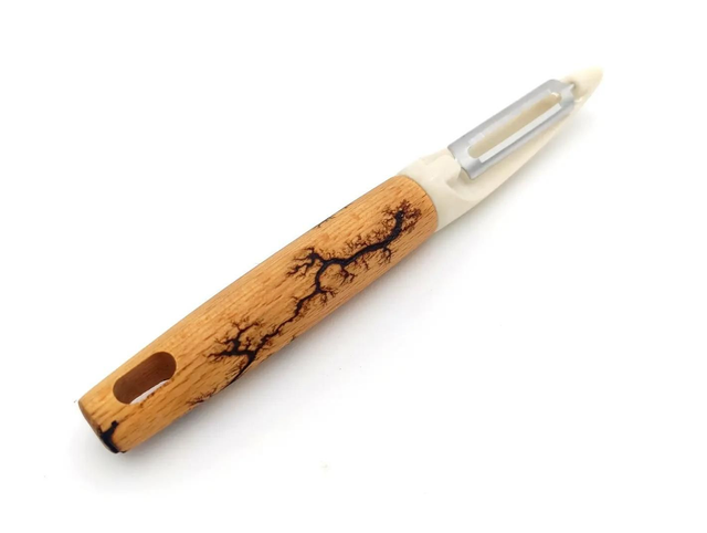 Épluche légumes en hêtre 