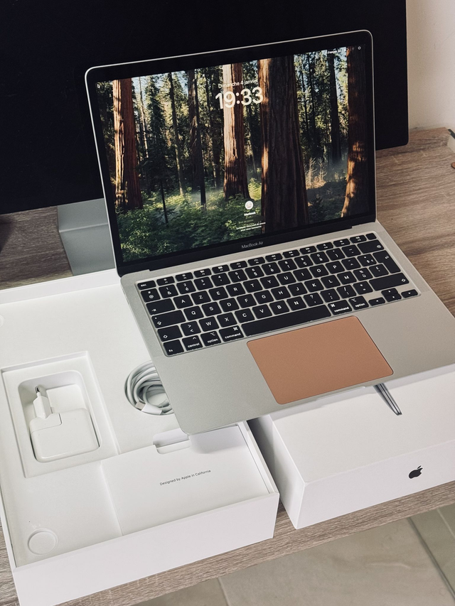 Macbook Air 13&#039;&#039; + Logiciels 8G 512G 2020