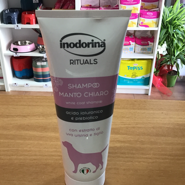 Inodorina Dogg Shampoo più balsamo due in uno deterge districa il ristruttura il pelo filtro UV 250 ml 8031398125237