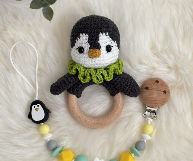 Hochet + Attache tétine Pingouin 