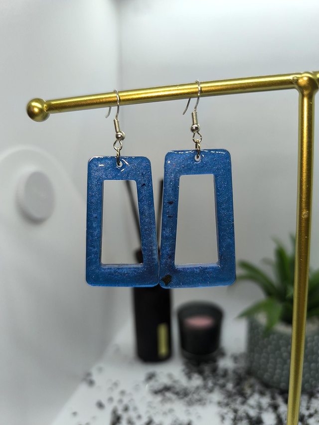 Boucles d'oreilles rectangle bleu foncé nacré (pétales de rose)