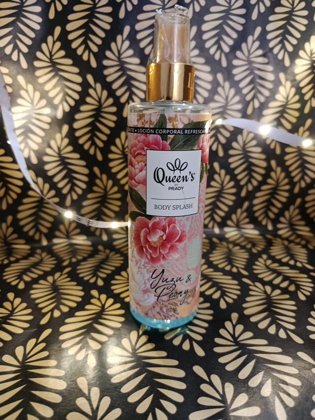 Queen's by prady - brume corps 250 ml ( yuzu &amp; peony ) 