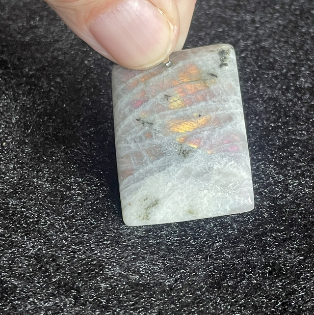 Pendentif original en Labradorite violette de Qualité AA+