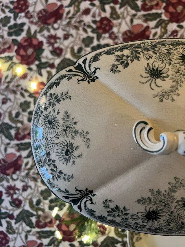 ** RESERVE ** MOLIERE - Légumier (petite soupière) de la manufacture française de Sarreguemines - Terre de Fer