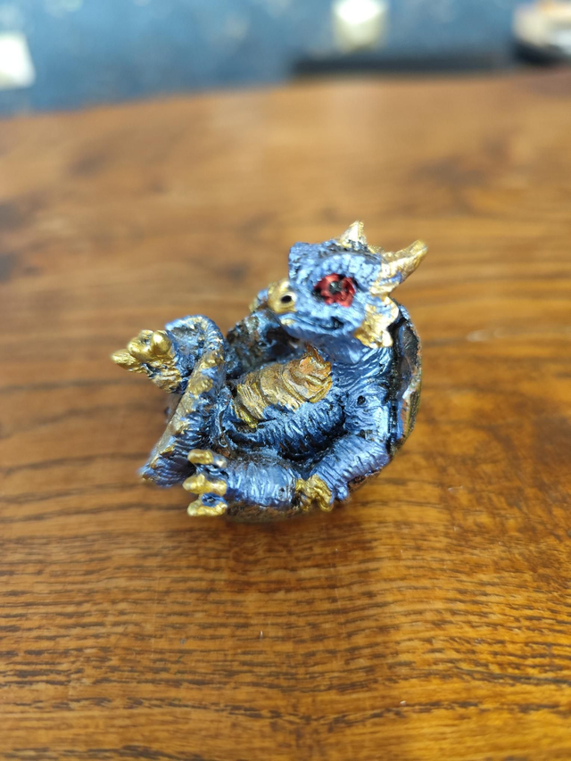 Bébé dragon fantasy aléatoire