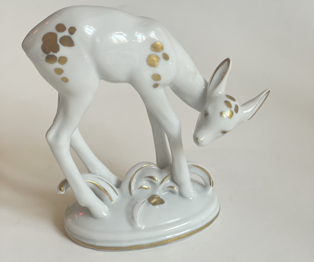 Weißes Porzellan Reh mit Gold 