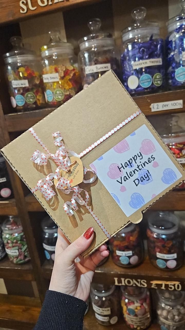 SPECIAL OFFER VALENTINES PIZZA BOX