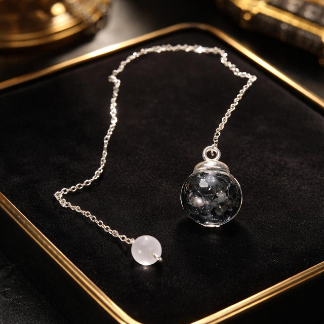 "Tourmaline" - Pendule bulle de verre argentée - P-17